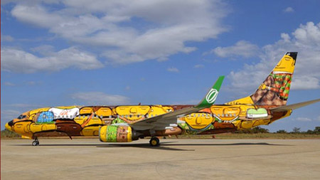 Chiếc may bay theo phong cách Graffiti, chuyên chở đội tuyển Brazil
